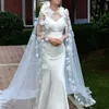 Bijoux de poils de mariage Femmes Cape Long Capes de mariage Veil 3D Fleurs Bridal Cloak Accessoires de mariage pour la mariée Bolero Châle Soft Evening Cape Jacket Vg81