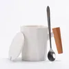 ウッドハンドルのマグカップモダンなかわいいオフィスピンクカップルマグセラミックカップ蓋タザデセラミカクリエイバスコーヒータンブラー