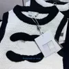 Kobiety z czołgami TEE BRAND Modna moda Nowa sweter paznokcie liter haft haftowy rękawowy top z czołg