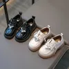 Sneakers 2024 Wiosna i jesień Nowe małe dziewczynki Super miękkie skórzane buty Lefu English Style Childrens Bute Trendy Marka H240513