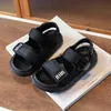 Sandals Girls Summer 2024 Nuovi scarpe per bambini ragazzi Ragazzo rotante Fibbia Beach Little H240513