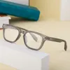 Minimalistyczne małe kobiety w pudełku można sparować z okularami optycznymi męskiej szklanki H513-12