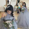 2021 Robe de bal de bal de luxe argenté gris quinceanera robes à manches longues licèdes à la main fleurs sweet 16 sweep train fête du bal de bal de bal gow 277s