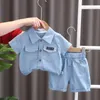 Jungen Fashion Set Children Revers Kurzarm -Taschenjeans Anzug Sommerkinderhemd Casual Hosen zweiteil 12 m5 Jahre alt 240507