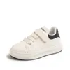 Sneakers Girls Little White Shoes Maikun Spring en Autumn 2023 Nieuwe Childrens Sports Boys Casual Ultra Light Board H240513