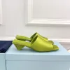 Высококачественные цветные шелковые квадратные пальцы для мулов Slides Slides Sandals Sandals Peep-Toe Open Toes Lose Luxury Designer Sandal Sandal Вечерние туфли зеленые, розовые, розовые, розовые, розовые,