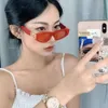 Blackout Sonnenbrille Bs trendiger neuer kleiner Rahmen für weibliche Internet -Prominente.Straßenfoto von Zhou Jieqiong mit derselben quadratischen Katzen -Auge -Sonnenbrille aufgenommen