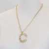 2024 Collier pénal charme de charme de qualité de luxe avec des perles transparentes Drop Bringle à demi-rond