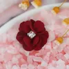 Fleurs décoratives 10pcs / lot Tissu à la main avec des applications en strass de couture Accessoires de vêtements de mariage pour enfants