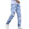 Jeans de 9 pontos da primavera, calças de pernas pequenas coreanas e coreanas, calças rasgadas masculinas, calças masculinas e outono da primavera e outono