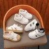 Sneakers Childrens casual sports shoes Spring and Autumn baby walking white casual shoes Fashion sports shoes Childrens board shoes d240513