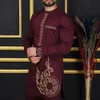Kaftan Mens Imprimé Top Tier Mens Vêtements Africain ethnique Tissu traditionnel 2pcs Robe de mariée pour hommes à la mode 240511