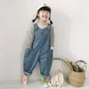 Kläder sätter barns koreansk stil 2024 Autumn baby casual denim rem byxor jumpsuit jeans