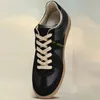 Designer tênis de tênis replicado tênis sapato de brasão de basquete 2024 Mais novos sapatos casuais de couro de couro feminino Menina Margiela Oam Runner Low Trainer S6