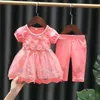 Set di abbigliamento Set di abbigliamento di cotone carino da bambina principessa baby baby top in pizzo e pantaloni per la festa di compleanno set di bambini abbigliamento per bambini