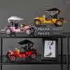 Figurines décoratives Vintage Classic Car Figurine Creative Living Room Decoration Home Metal Crafts Nordic Sculpture Desk Ornaments