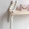 Plaques décoratives 1pcs Nursery Creative Kids Room Perles en bois Tassel Mur Shelf Storage Organisation Swecing Hanging Decor 2024