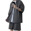 Kore tarzı erkek set takım elbise erkekler düz renk gevşek tasarım iki parça moda palto şort yaz büyük boy giyim adam 240506