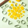 Bakvormen 24 -stks/doos mini koekje mal set met opbergijzeren doos roestvrijstalen fondant stamping embossing cutter diy cake m m