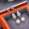 Серьги Серьги Huitan Bridal имитация жемчужина для свадьбы современный дизайн моды Сверкающий кубический цирконий темперамент Женский украшение