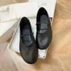 2024 Nya casualskor Boot Dance Luxury Outdoor New Dress Shoe Ballet Flats Mary Jane Low Designer For Woman Sneaker Black White äkta lädersport Walk Hike Loafer