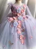 2024 3D Flower Flower Girl Dresses V Neck pärlor Prinsessan drottning nattvardsklänning Tiered Tulle Little Kids First Birthday Daughter and Mother Dresses Marriage Gowns