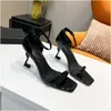 Chaussures à talons hauts classiques Designer Femmes habillées chaussures satin Iraza Haute Couture Career Pumps 8,5 cm High High Sexy Square Head Head Wedding Shoe 35-42 avec boîte 10a