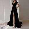 2024 Vêtements pour femmes Designer poitrine enveloppée Edge Black Blanc Milier Mid Tempérament de couleur solide Robe longue robe de soirée