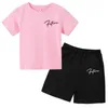 Eenvoudige bedrukte kinderen Summer Fashion Casual T -shirt Suits 2024 Style Letter Patroon oneck shorts 2Pieces Set 240511