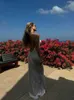 Zweiteiliger Kleid elegante weiße rückenlose Satinschlinge für Frauen sexy ärmellose Körperkon -Abschlussballkleider 2024 Sommer New Lady Beach Urlaub Robe Q240511