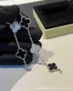 Mode classique polyvalent Vanded Family Bracelet Silver Platinum Black Agate Flue Flower Four Leaf Grass Female Strength Live