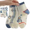 Skarpetki dla dzieci 5 par/partia dziewcząt dziecięcych skarpet bawełniane słodkie na świeżym powietrzu Travel Sports Socks Animal Dinozaury Kaosu Sports Akcesoria D240513