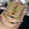 Klassisches Design oval Frauen Schmuck Bangle Zirkon Mode Edelstahl Gold Armreifen