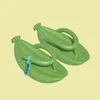 2024 Novos deslizamentos de designers chinelos de sandália sapatos de banana gai sandálias MULES HOMENS MENINOS BLACK RED SLIPPERS Treinadores Sandals Tamanho 36-41