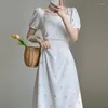 Sukienki imprezowe Butla biała kwadratowa sukienka na szyję dla kobiet w stylu francuskim Piękny temperament mały i świeży długa spódnica