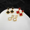 Lätt att bära örhängen när älskare träffar små och snygga smycken färglösa fyra bladgräsörhängen för kvinnors utsökta fashionabla med vanliga vanlig örhängen