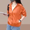 女性用ジャケット2024夏の日焼け止め服コートゆるい薄いウインドブレーカー通気性フード付きファッションショートメスビーチトップ