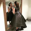 Vestido de bola curta e glamourosa preto Vestidos de dama de honra 2018 Cetim preto brilhante vestidos de baile de formatura vestidos de festa para noiva 257q