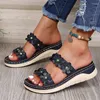 Тапочки Женщины летние ретро -ретро -пляжные сандалии сандалии дамские платформу скользит обувь на открытом воздухе удобная женская плюс размер