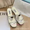 Designer sandals Donne Slifori di ferro Slifori da donna Triangolo Film di vetro trasparente Exposto Temperamento di punta semplice Cool per l'abbigliamento estivo