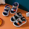 Sandalen kinderen zomerschoenen jongens sandalen zachte oploskundige kinderen strandschoenen platte schoenen buiten kinderen sandalen sportschoenensl240510