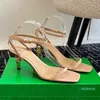 Femmes d'été Sandales Chaussures Sculptural Metal Stiletto talons nus or argent blanc noir orteil ouvert talons hauts Lady Walking