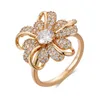 Alyans Kinel Sıcak 585 Gül Altın Büyük Kristal Çiçek Yüzüğü Kadınlar için Tam Parlak Doğal Zirkon Aksesuarları Modern Günlük Zarif Takı Q240511