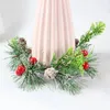 Dekorativa blommor julljusstake krans simulerad röd bär växtprydnader semester hemfest Dinnig bordsdekoration