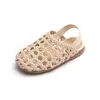 Sandalen baby damesschoenen geweven sandalen geschikt voor meisjes en kinderen modieuze holle lederen schoenen zachte zolen retro prinses slippers strand schoenensl240510