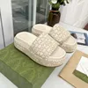 24SS Designer Slipper Womens Broidered Ivory and Green Toile Jacquard Platform Flat Mules 6cm Sandales Sandales High Talon Sandale Sliders Chaussures 5.9 01