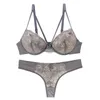 Reggiseni set nouvelle senza cucitura da donna sexy reggiseno usato per spingere il reggiseno fiore in pizzo abito da sera imbottito di filo top top dimensione Y240513