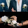 Fleurs décoratives 4pcs Décoration à la main Corsage durable et boutonnière ensemble ruban à main anniversaire élégant fleur de rose artificielle