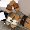 Strand tofflor, franska sandaler, kvinnors designer tofflor, 2024 Nya triumfbågen präglade sillbens tofflor, sommaren anti-glid tofflor