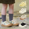 Zapatillas de lona sonrientes 2023 Sneakers Tablero Velcro Baby Soft Sole Little White H240513